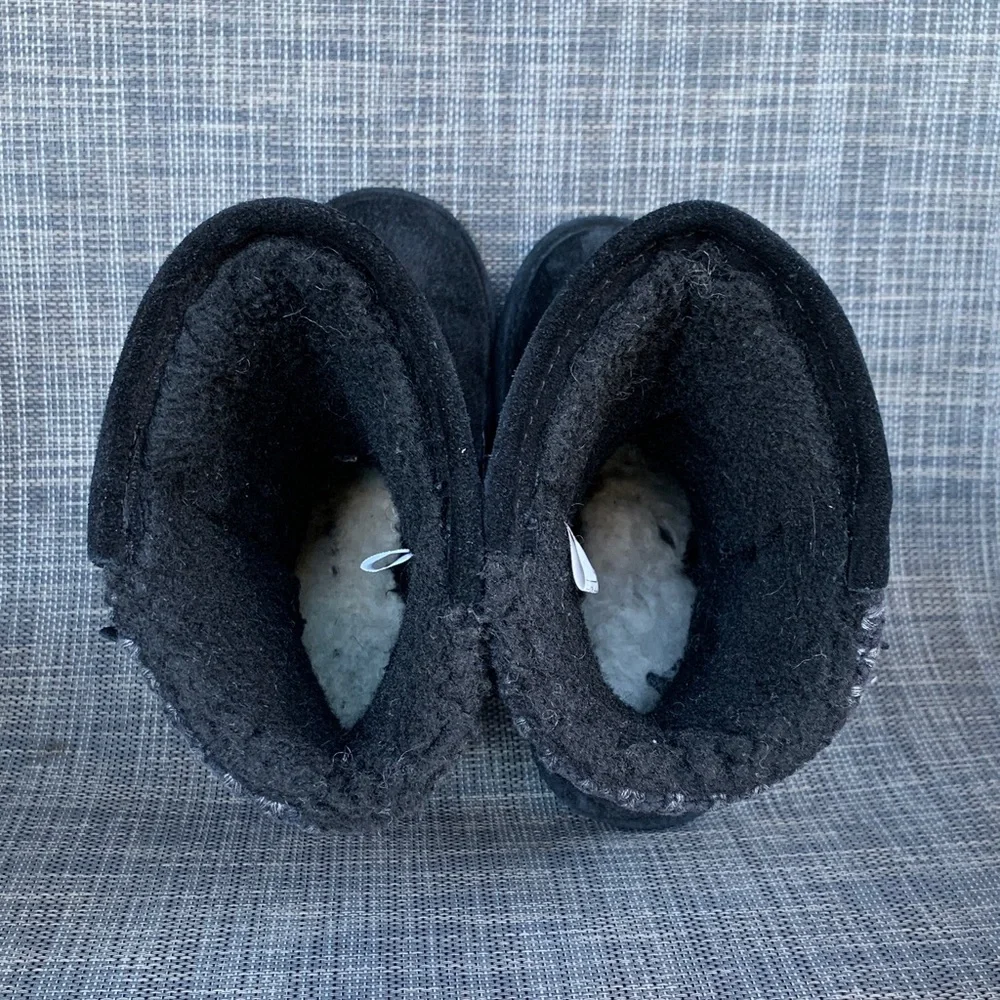 BearPaw Boshie Black Suede Cozy Winter Boots Girls size 1